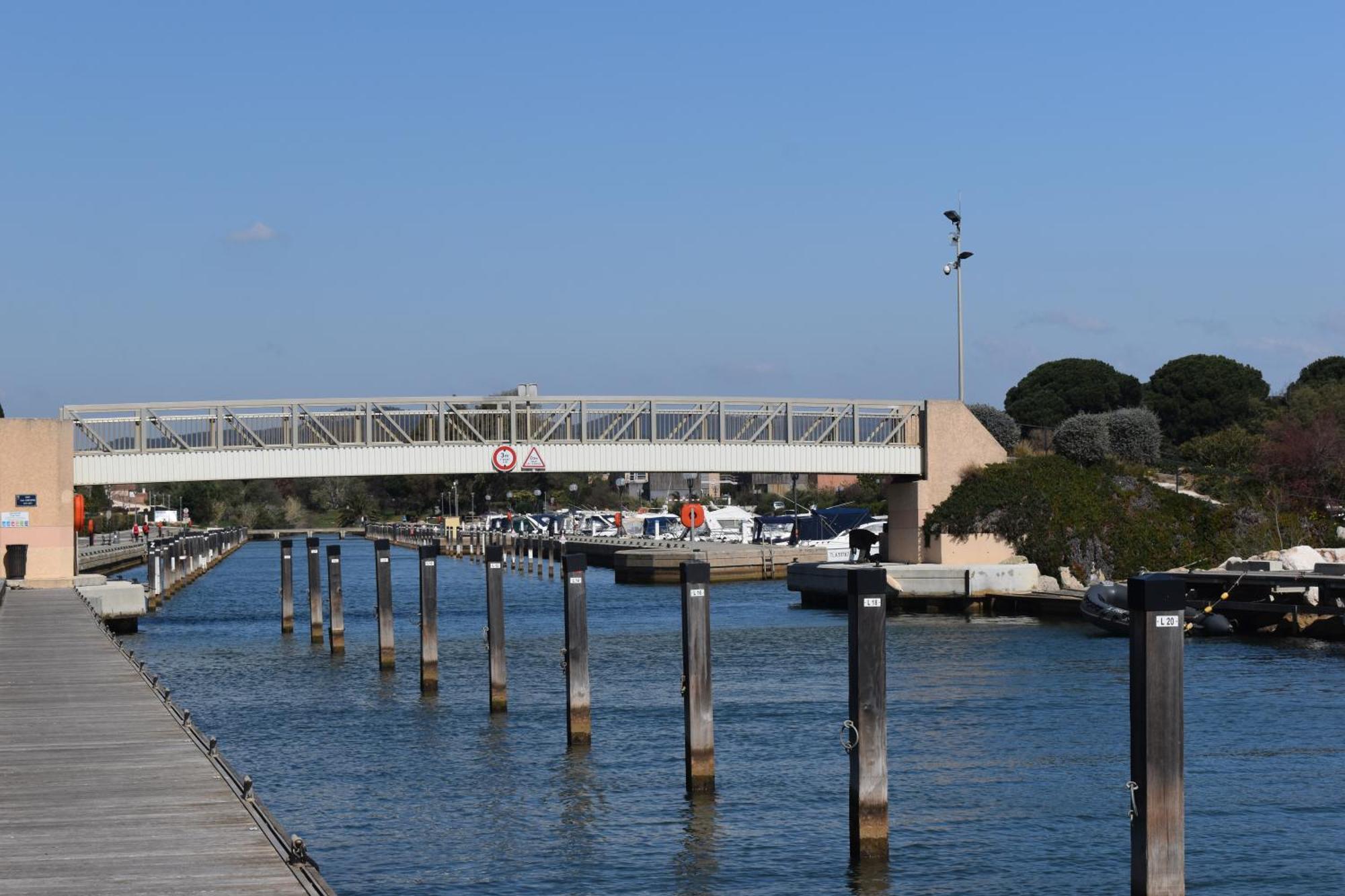Joli Studio Tres Clair A Proximite Mer Pour 3 Personnes La Londe-les-Maures Exterior foto